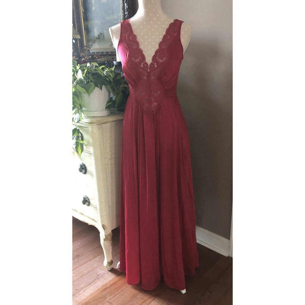 VTG Olga Gown Full Grand Sweep LARGE Dark Red 92280 Stretch Lace Bodice Gorgeous